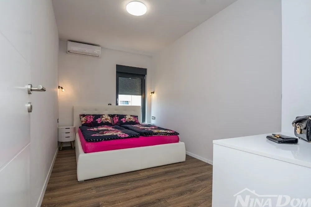 samostojeća nekretnina s bazenom 400 met. do mora. - slika 18
