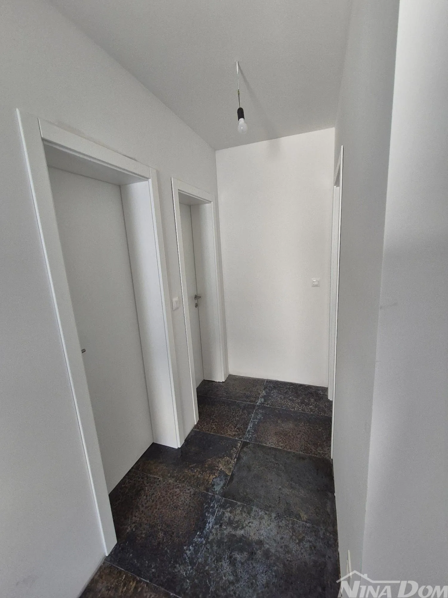 villa blizini mora, s bazenom u prizemlju i na krovnoj terasi. - slika 10