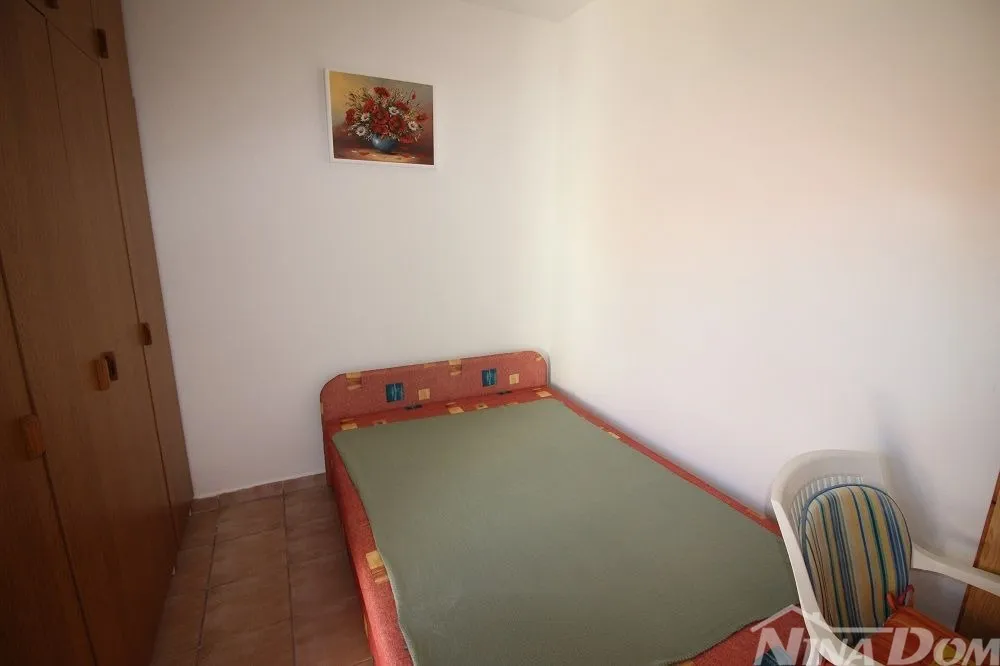 kuća u nizu, s dva stana od mora i plaže 60 metara. - slika 10