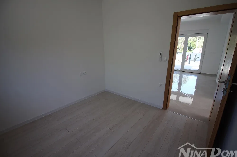 bungalov novogradnja, mirna i tiha pozicija, - slika 8