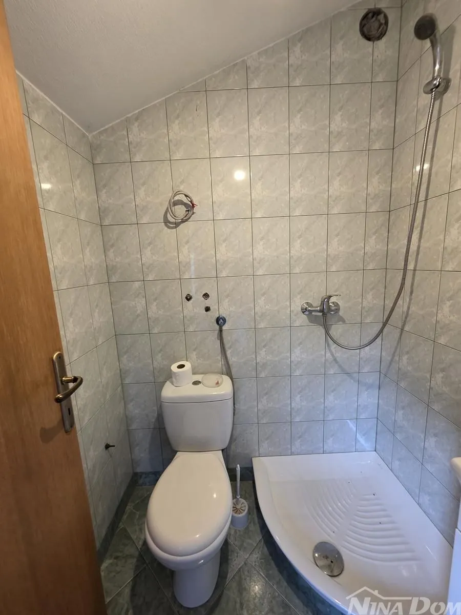 kali kuća sa tri odvojena stana i panoramskim pogledom - slika 6