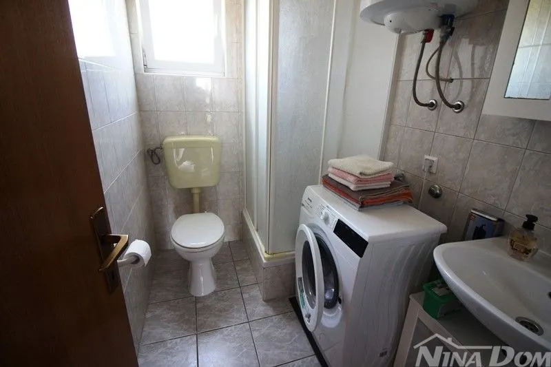 lijepo uređena nekretnina, s dva stana , garaža s okućnicom - slika 34