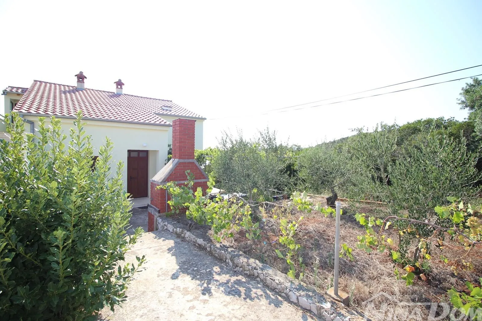 otok ugljan guduće drugi red od mora - slika 25