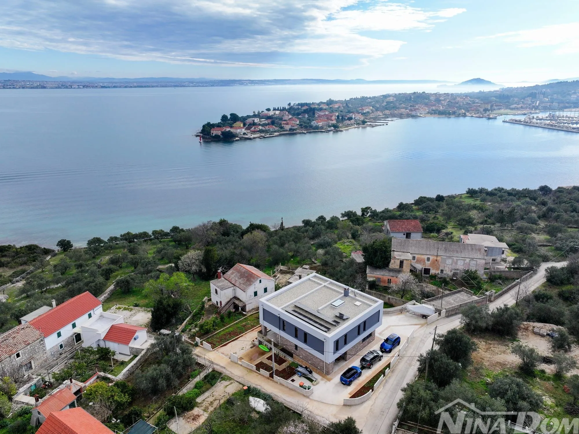 luksuzna vila na mirnoj lokaciji otok ugljan - slika 3