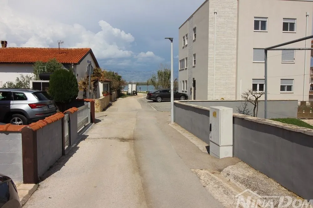 dvojna kuća s dva apartmana 50 metara do mora. - slika 19