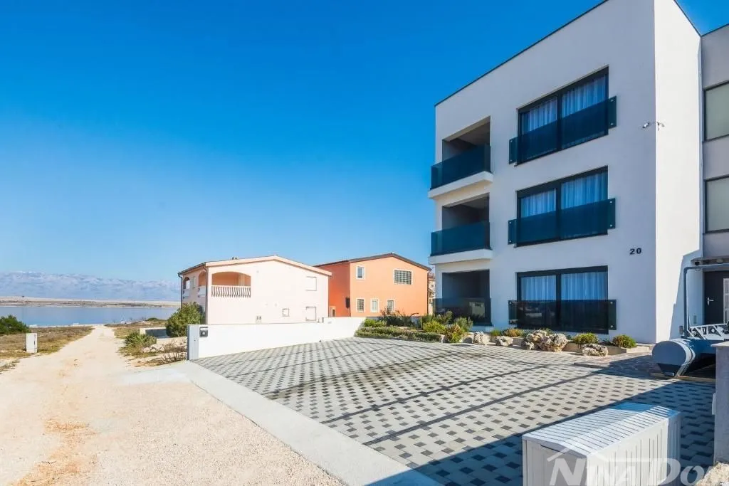apartmanska kuća 150 metara do mora - slika 29