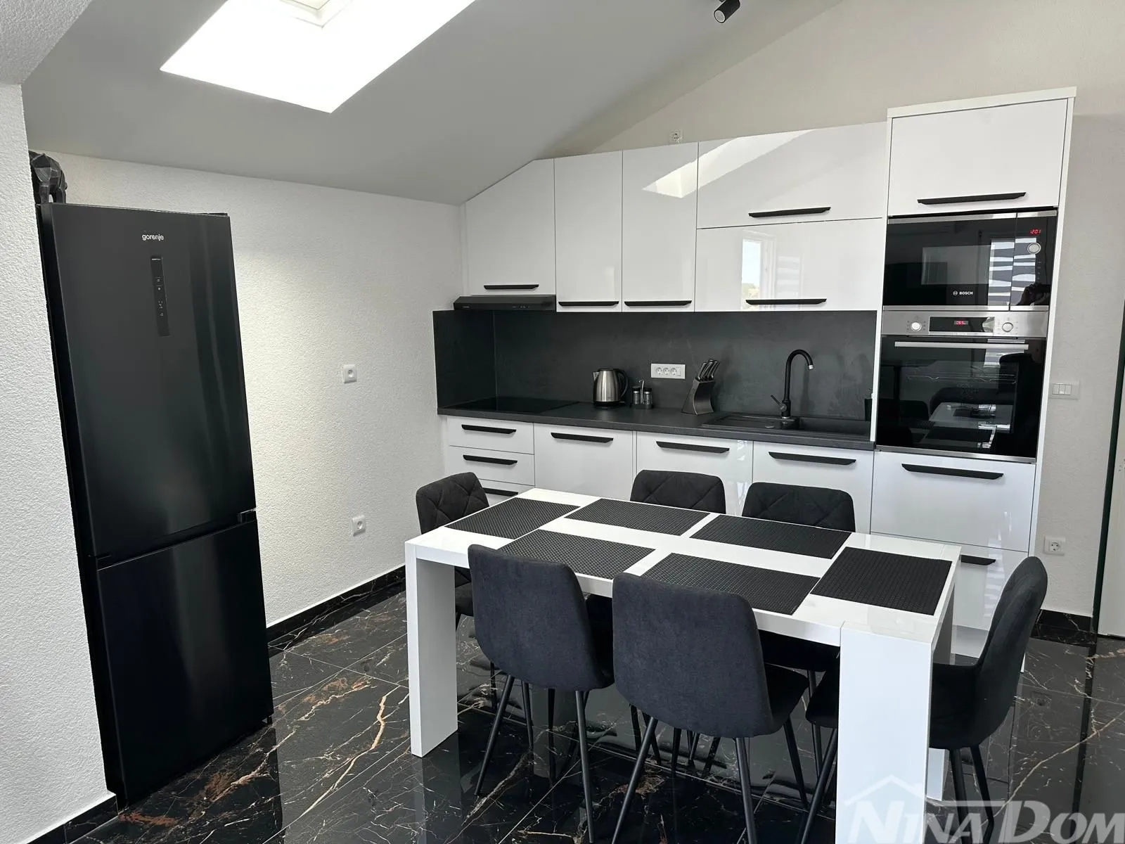 apartman na lijepoj lokaciji s dva parkirna mjesta i podrumom. - slika 4