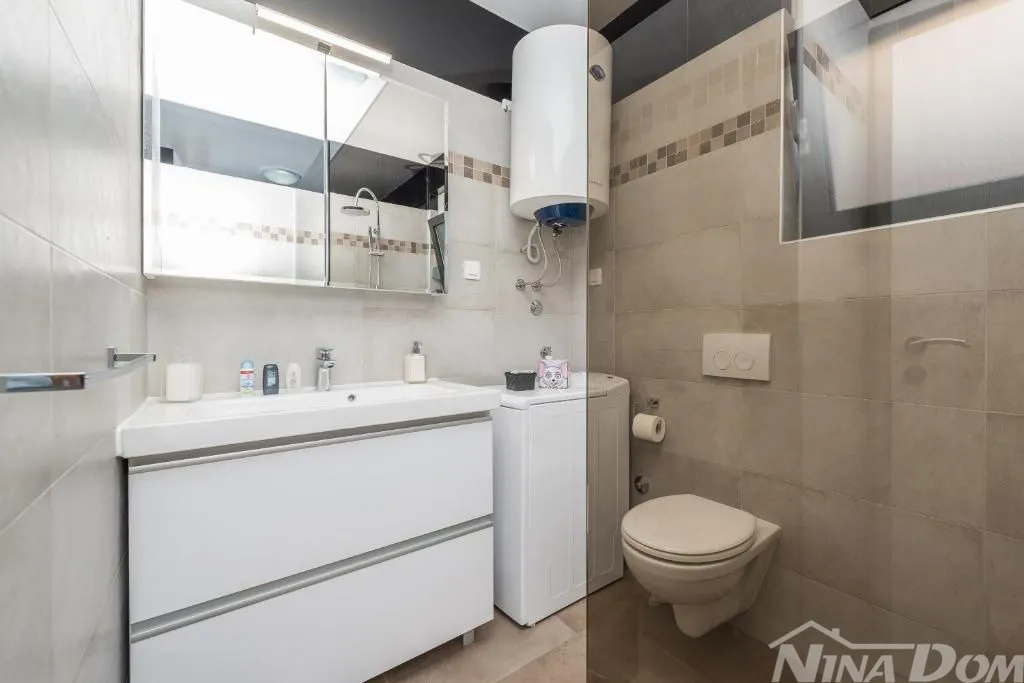 villa u centru vira luksuzno opremljena s bazenom i krovnom, terasom - slika 20