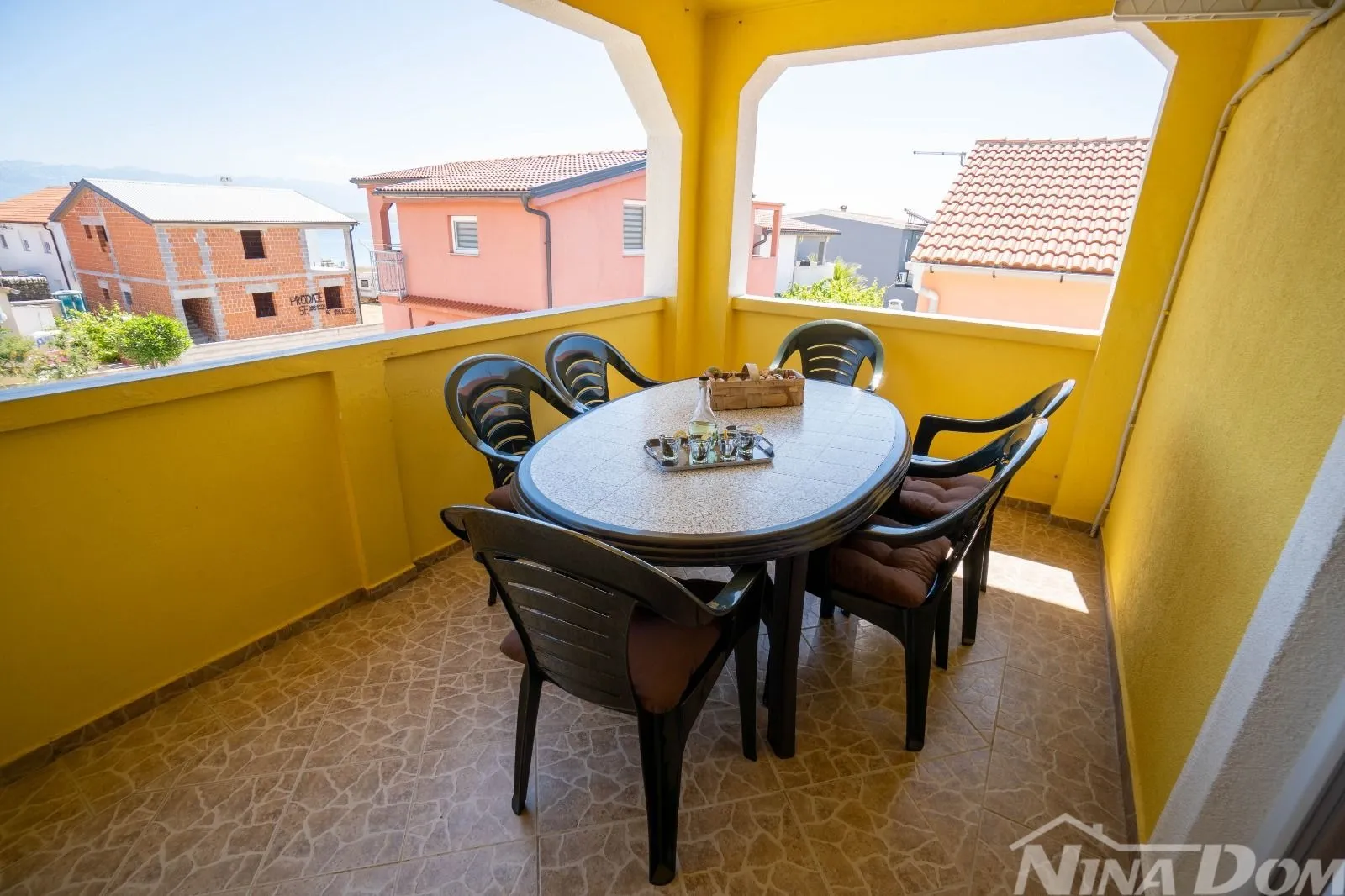 apartmanska kuća s prostranom okućnicom. - slika 3