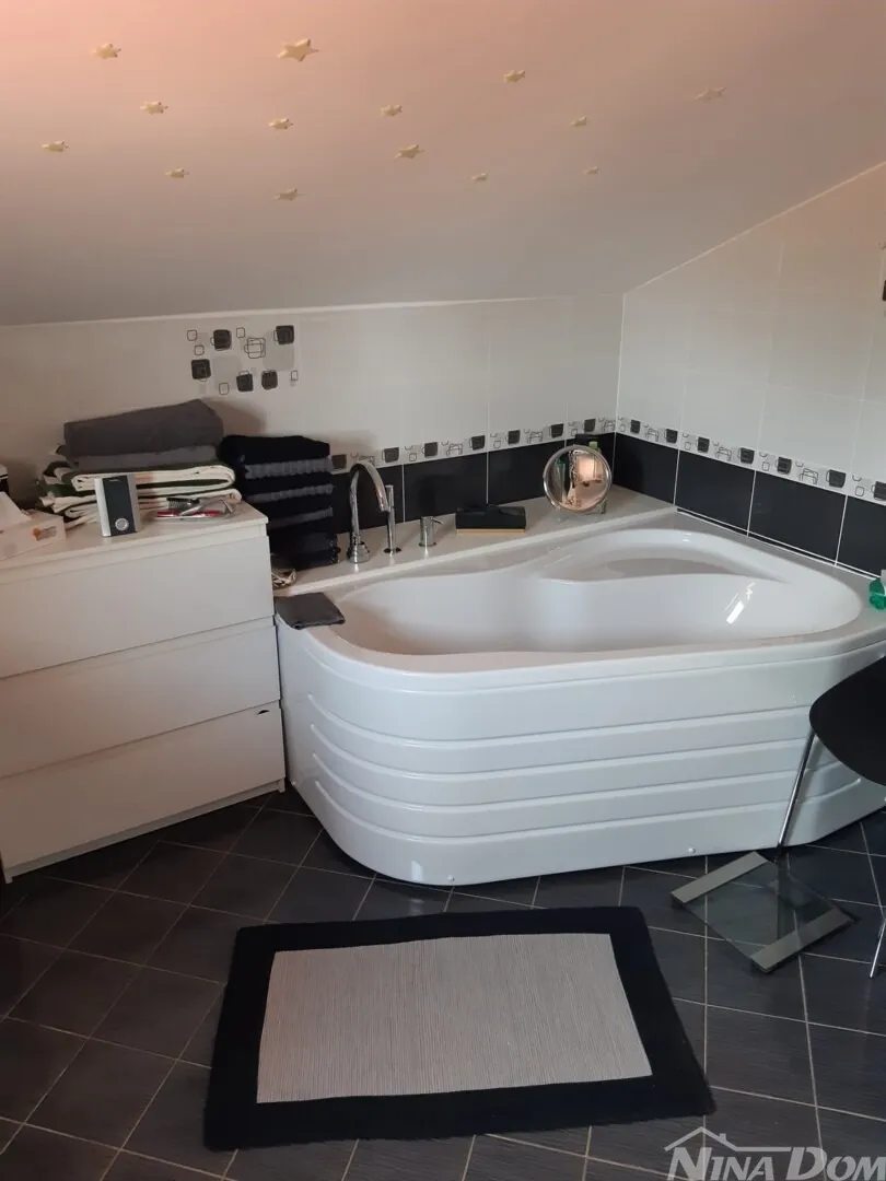 vir dalmacija 60 metara do mora apartman 102 m2 - slika 15