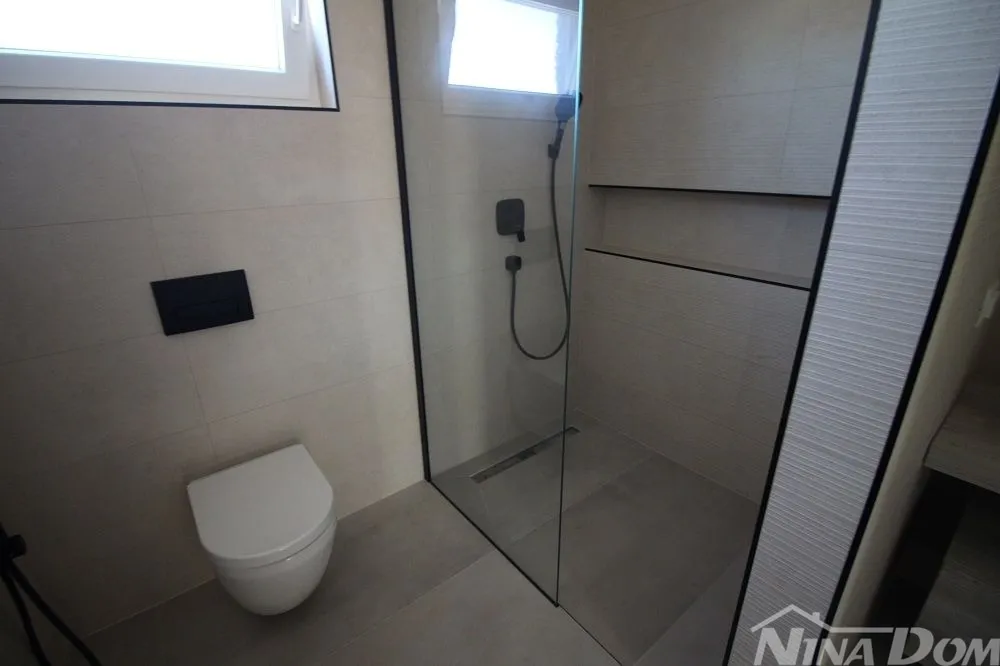 novogradnja, lijepo uređeni apartmani južna strana - slika 13