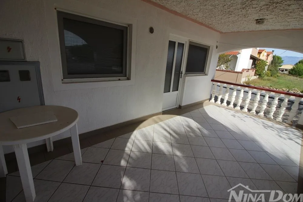 apartman prizemlje s velikom terasom - slika 13