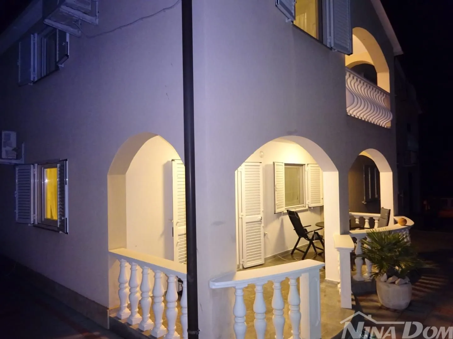 južna strana otoka vira, dvoetažni apartman 150 met. do mora - slika 20