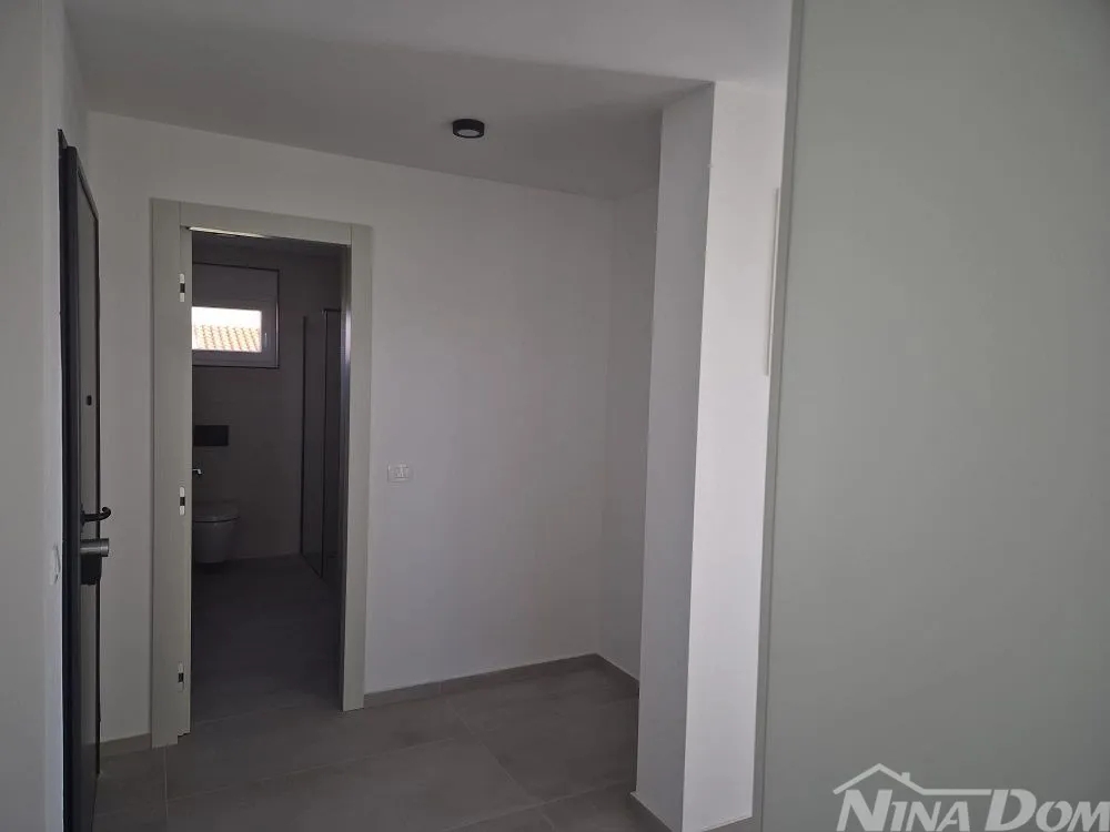 novogradnja, lijepo uređeni apartmani južna strana - slika 14