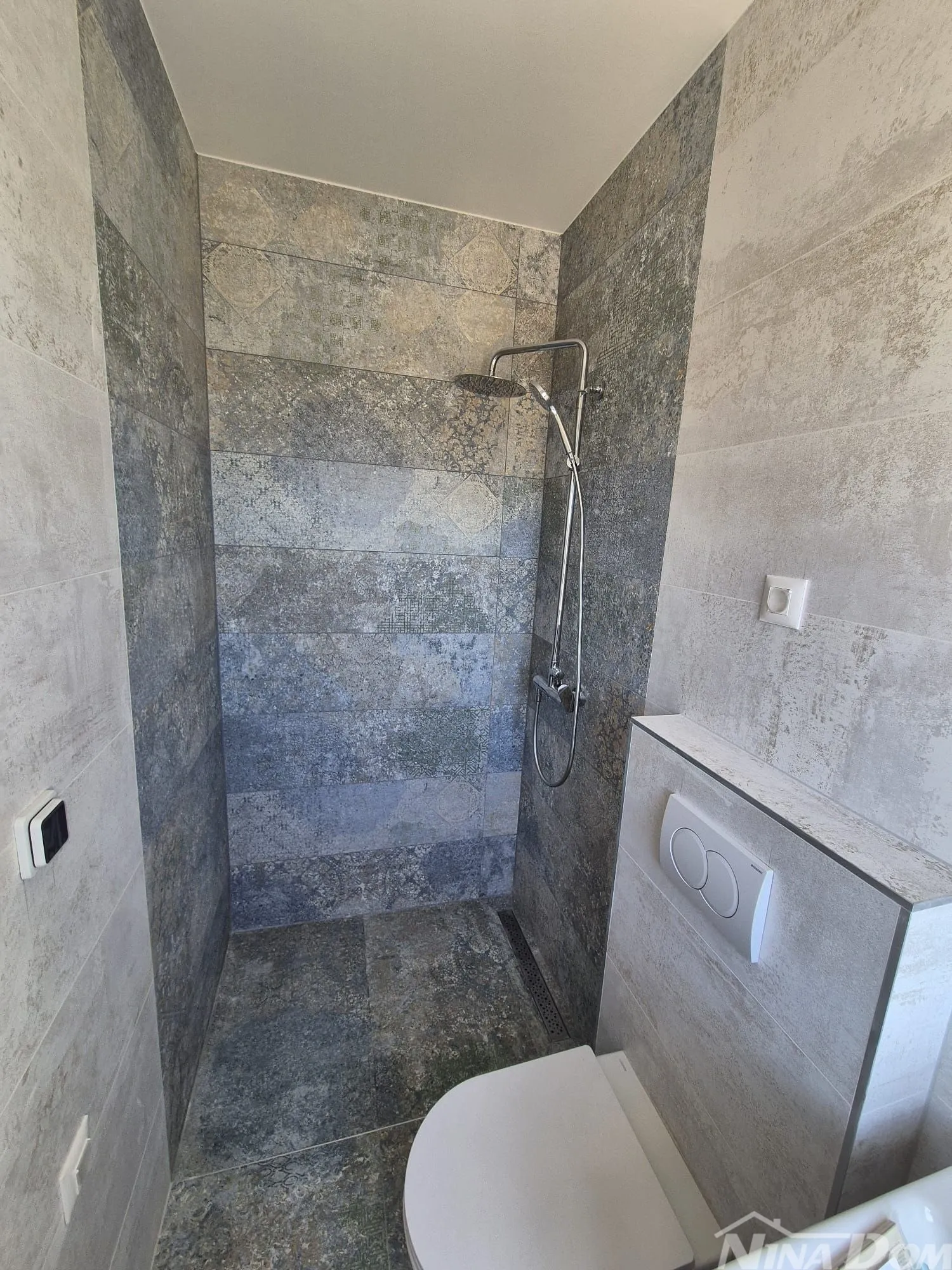 villa blizini mora, s bazenom u prizemlju i na krovnoj terasi. - slika 5
