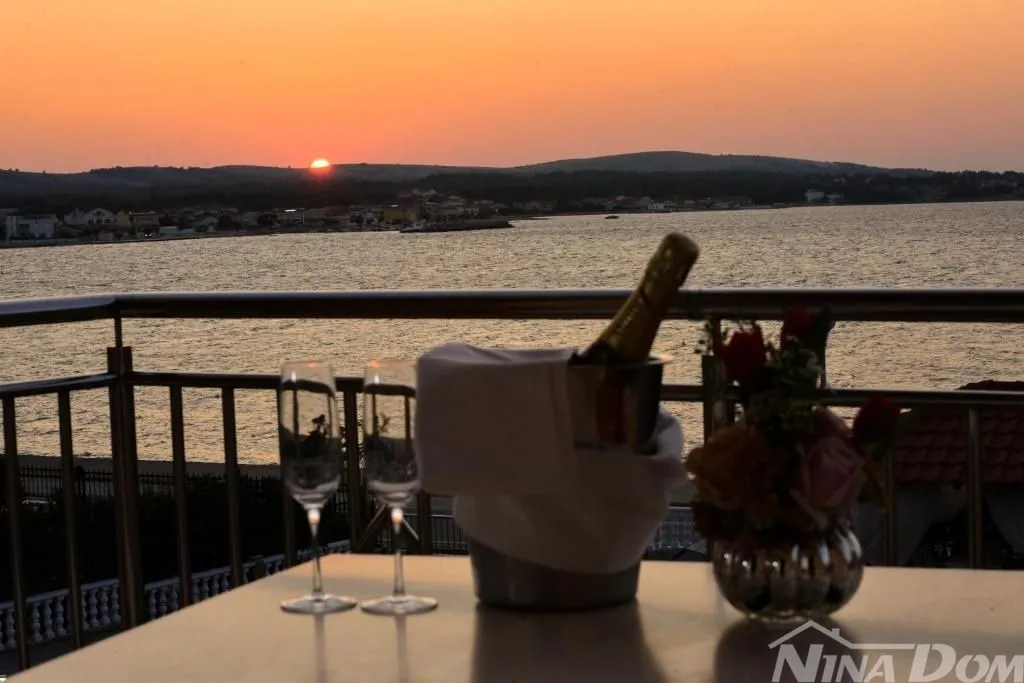 luksuzna villa sa bazenom ! 2 red do mora ! ekskluzivna lokacija - slika 24