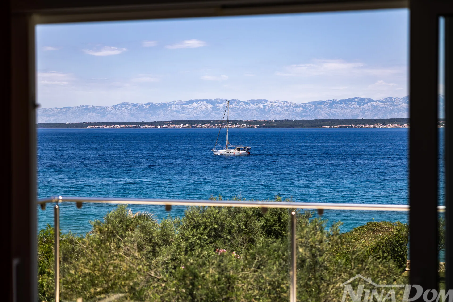 luksuzna villa u 1. redu do mora – sutomišćica, otok ugljan - slika 10