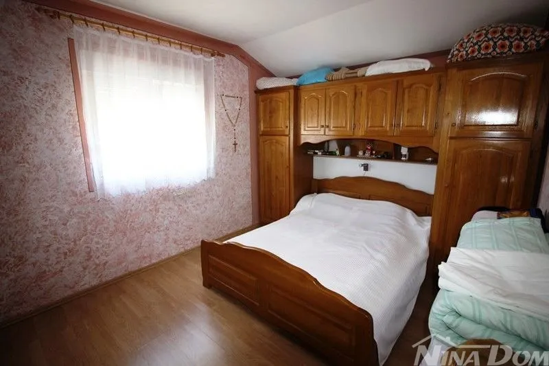lijepo uređena nekretnina, s dva stana , garaža s okućnicom - slika 28