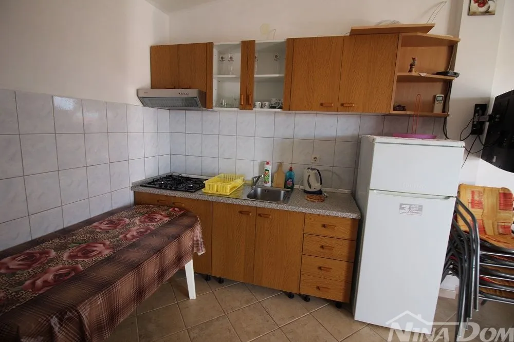 apartmanska kuća 400 metara do mora - slika 14