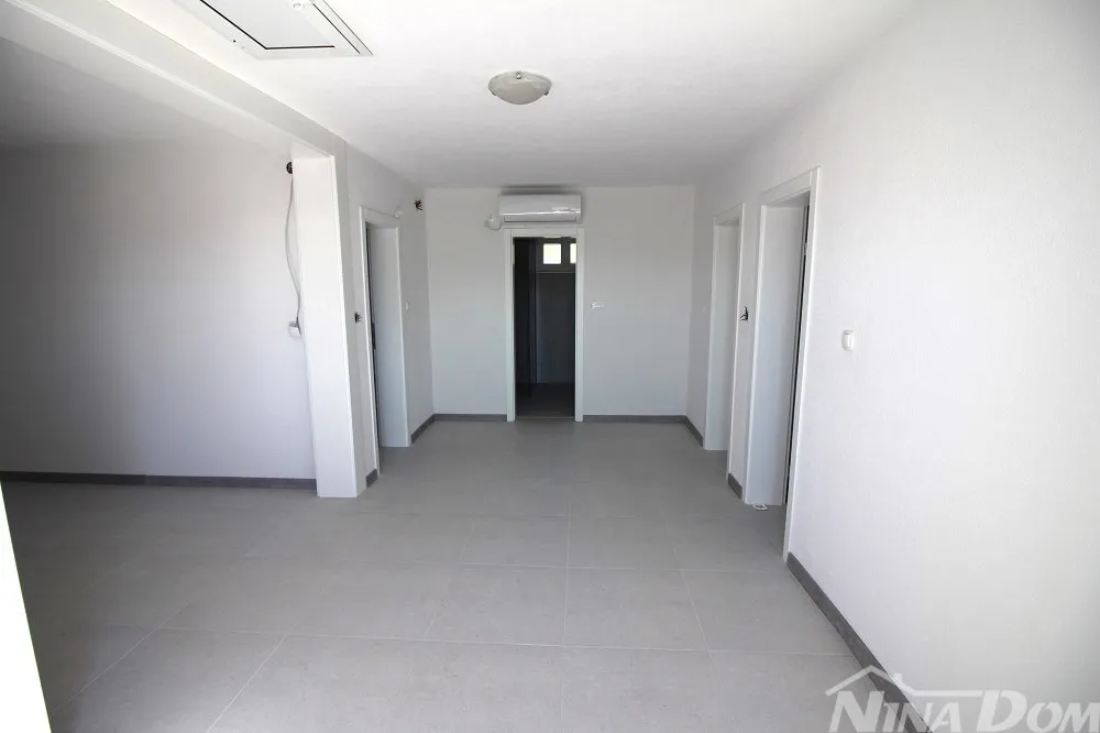 apartman 80 metara od mora – 1 kat s garažom - slika 4