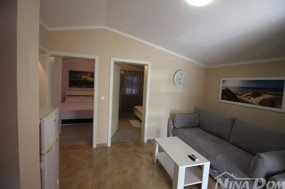 samostojeća kuća južna strana s dva apartmana - slika 16