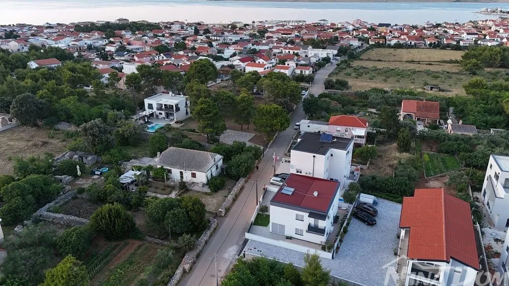 apartman na katu, centar otoka vira (voda i kanalizacija) - slika 10