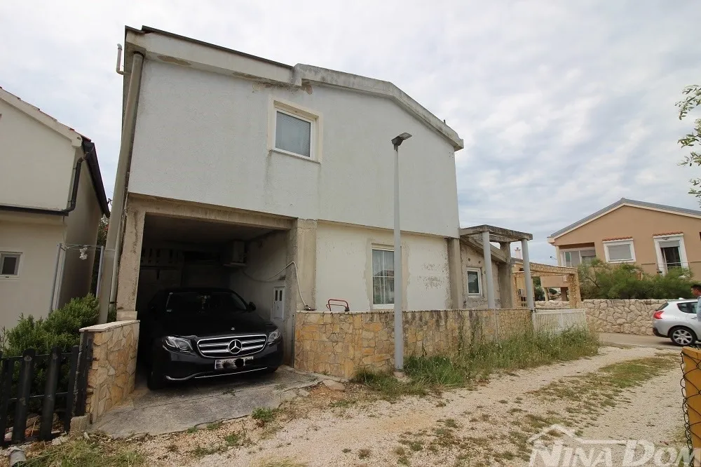 apartman na katu s tri spavaće sobe - slika 10