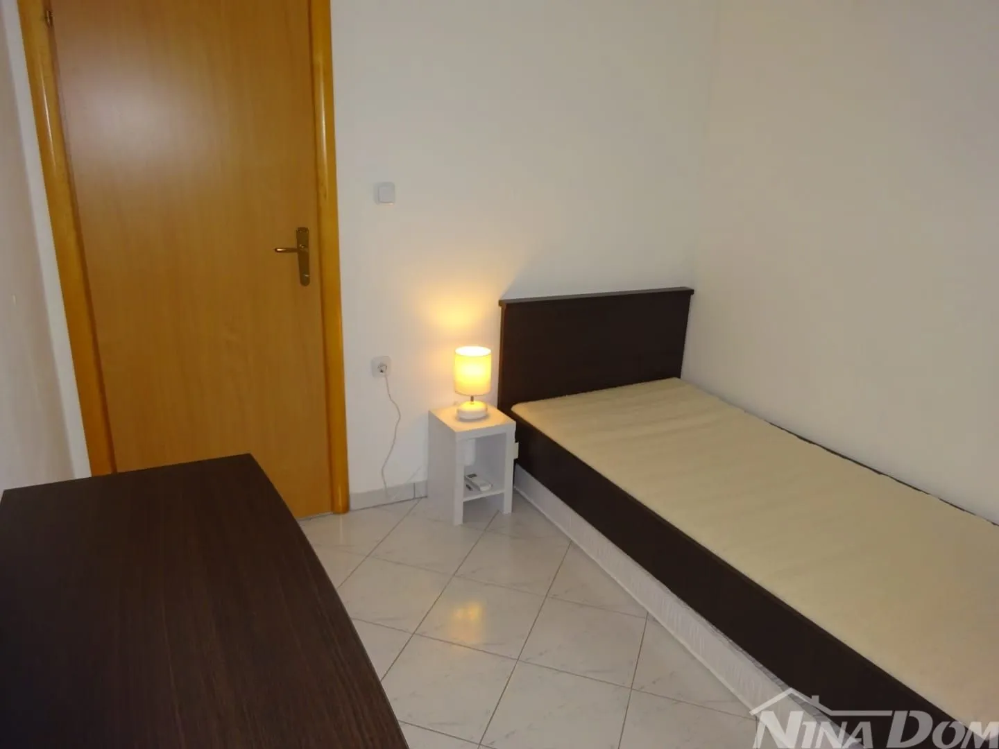 južna strana otoka vira, dvoetažni apartman 150 met. do mora - slika 10