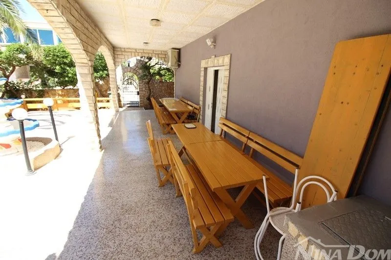 nekretnina s velikom okućnicom, južna strana 275 met do mora. - slika 10