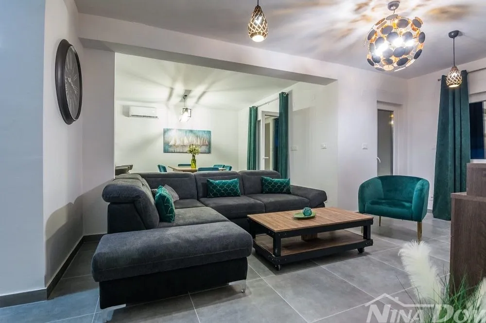 villa u blizini centra, opremljena s bazenom i krovnom, terasom - slika 16