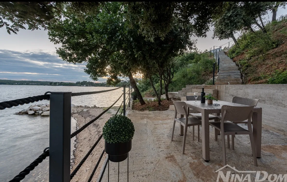 luksuzna villa u 1. redu do mora – posedarje, zadar - slika 17