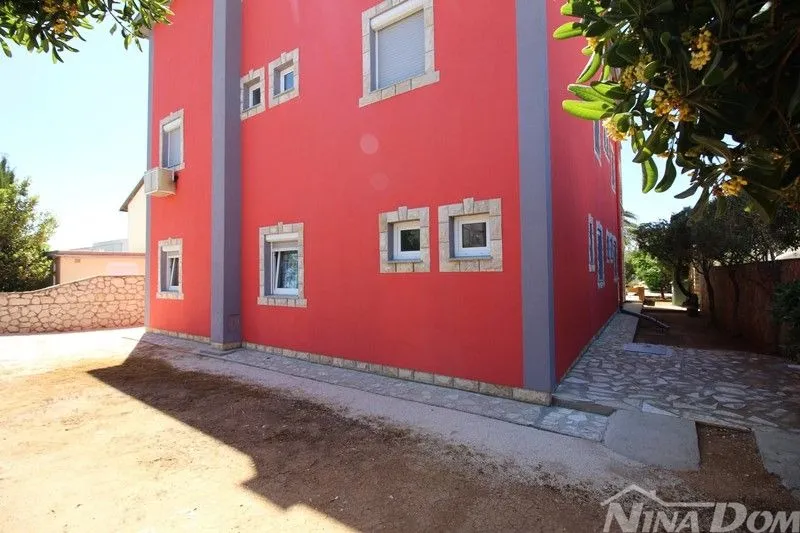nekretnina s velikom okućnicom, južna strana 275 met do mora. - slika 31