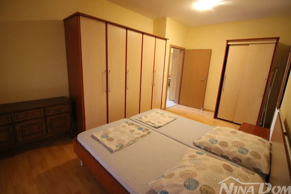 kuća dvojnica, dva velika stana s okućnicom. - slika 9