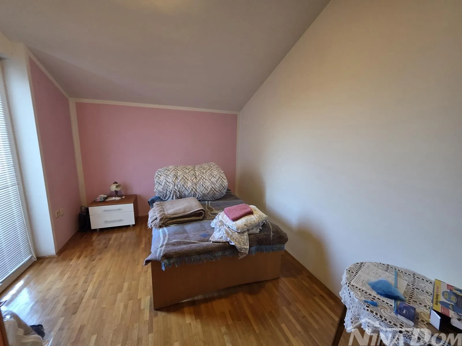 kali kuća sa tri odvojena stana i panoramskim pogledom - slika 8
