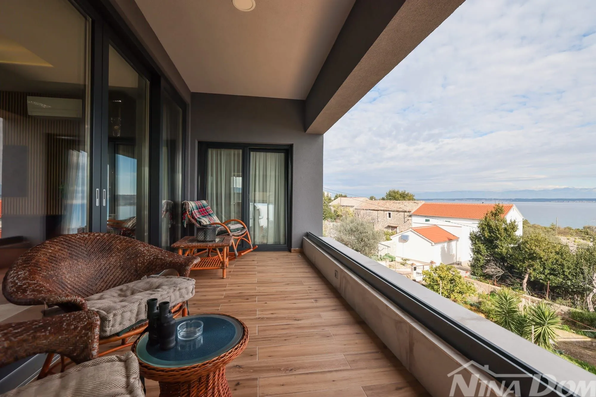 luksuzna vila na mirnoj lokaciji otok ugljan - slika 15