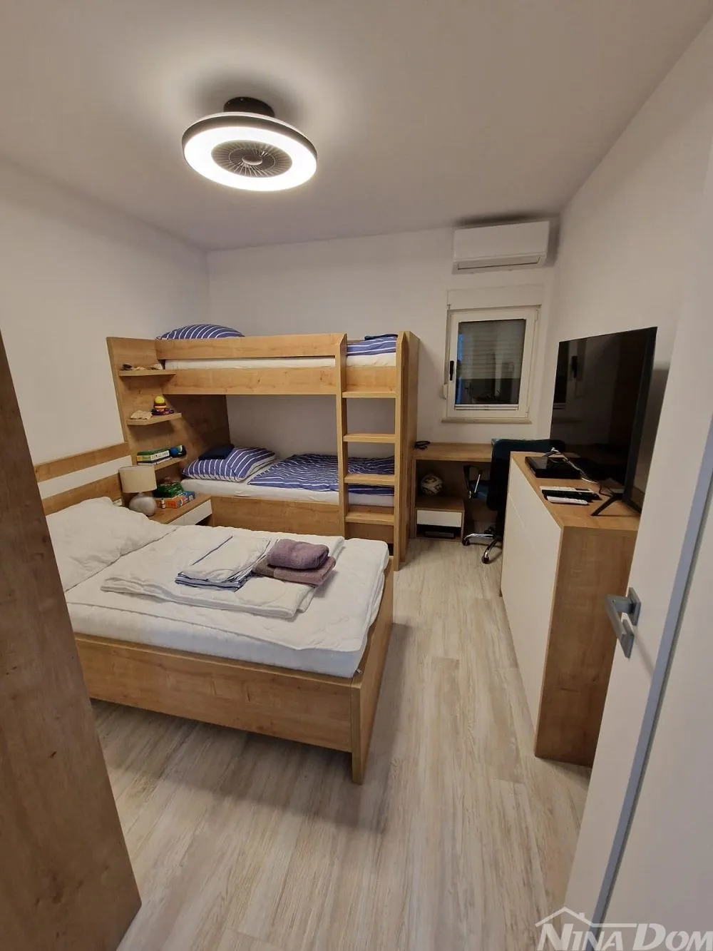 nekretnina s velikom okućnicom,teniskim terenom,bazenom, 45 m od mora - slika 33