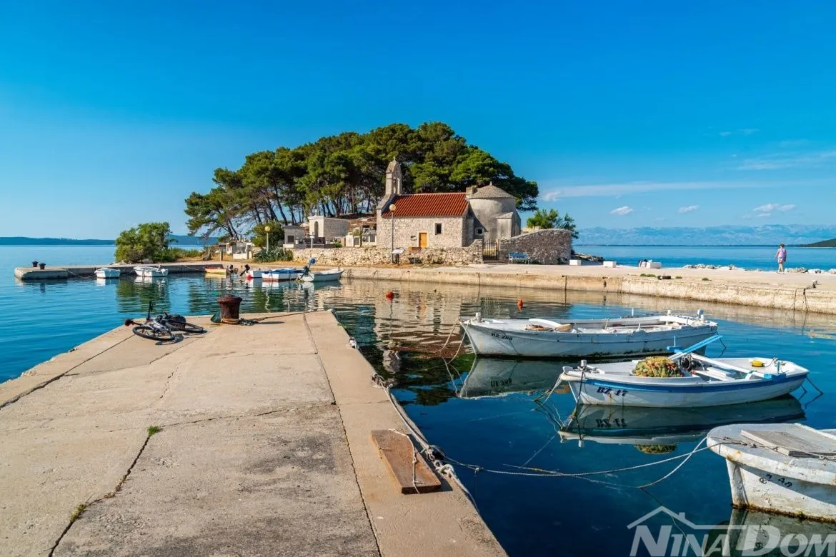 Dugi otok Savar građevinsko zemljište - Savar, Sali