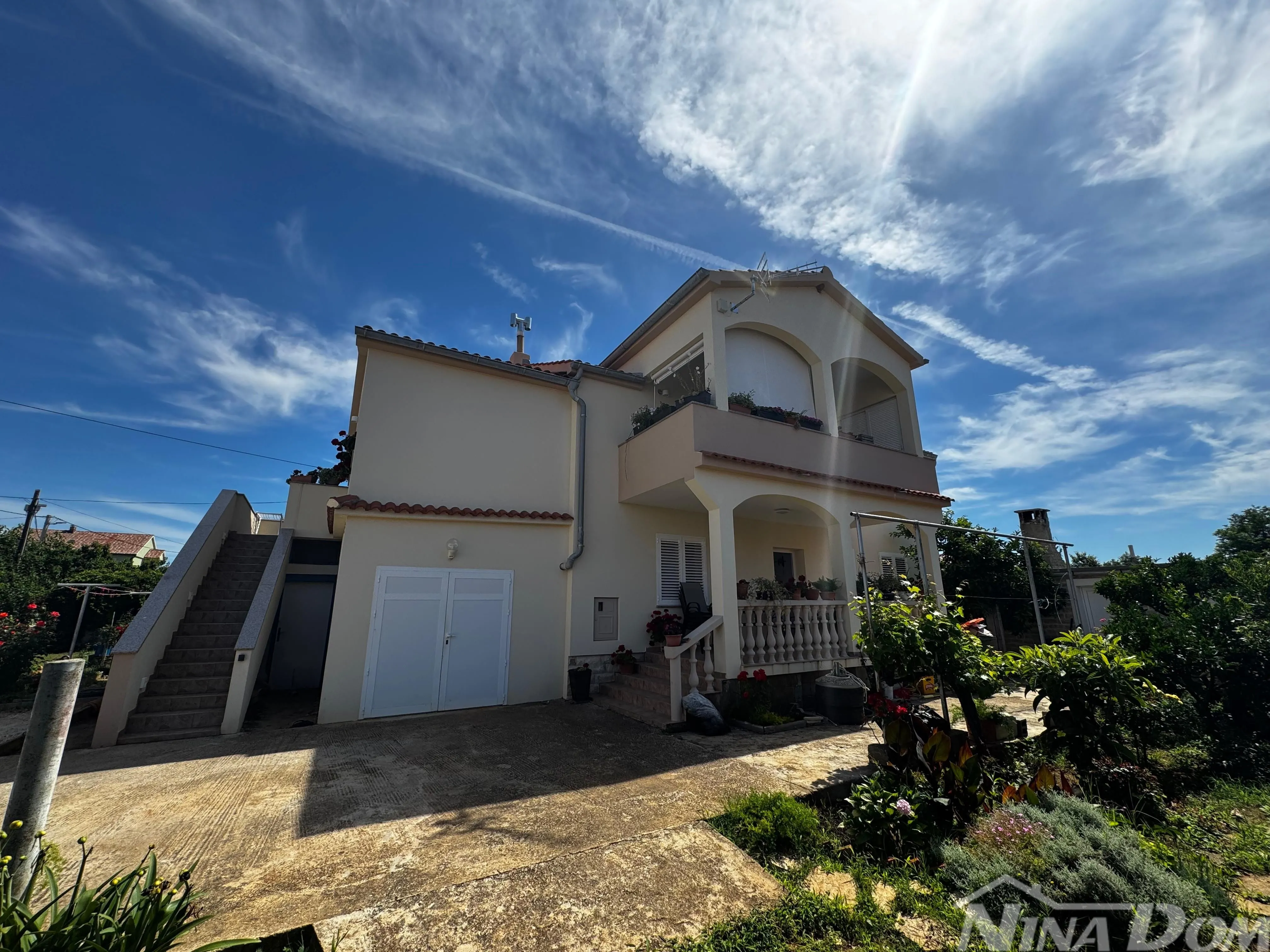 apartmanska kuća privlaka - centar mjesta - 300m od mora - slika 2
