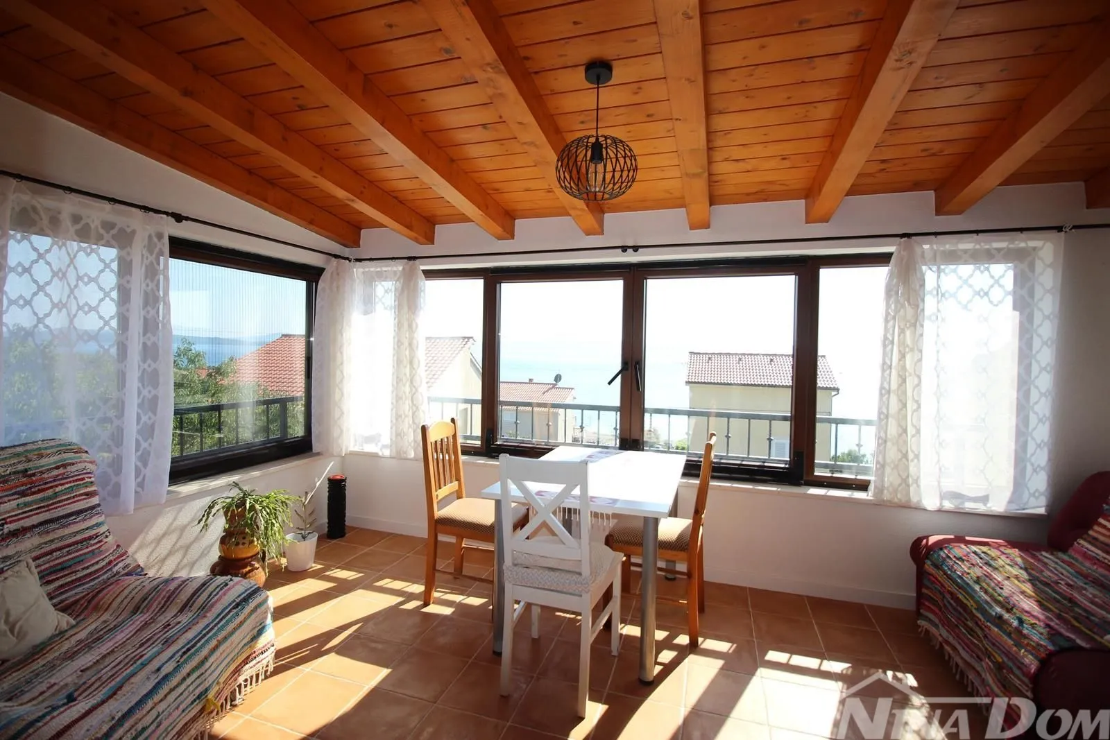 otok ugljan guduće drugi red od mora - slika 9