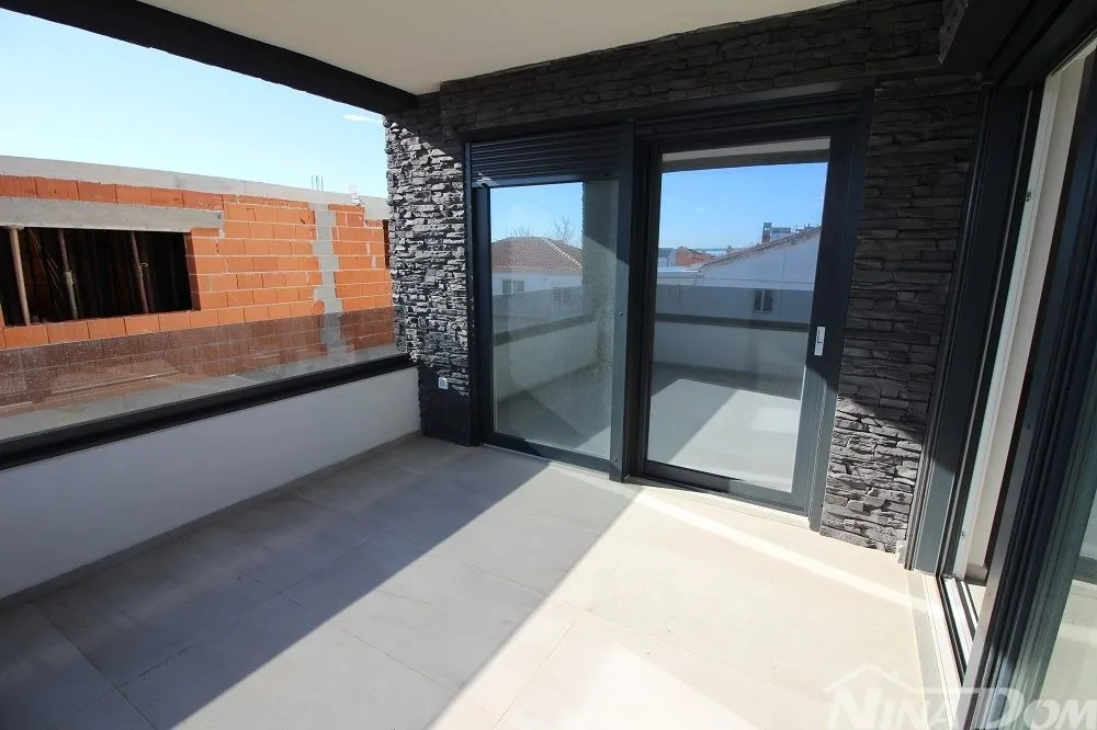 novogradnja, lijepo uređeni apartmani južna strana - slika 6