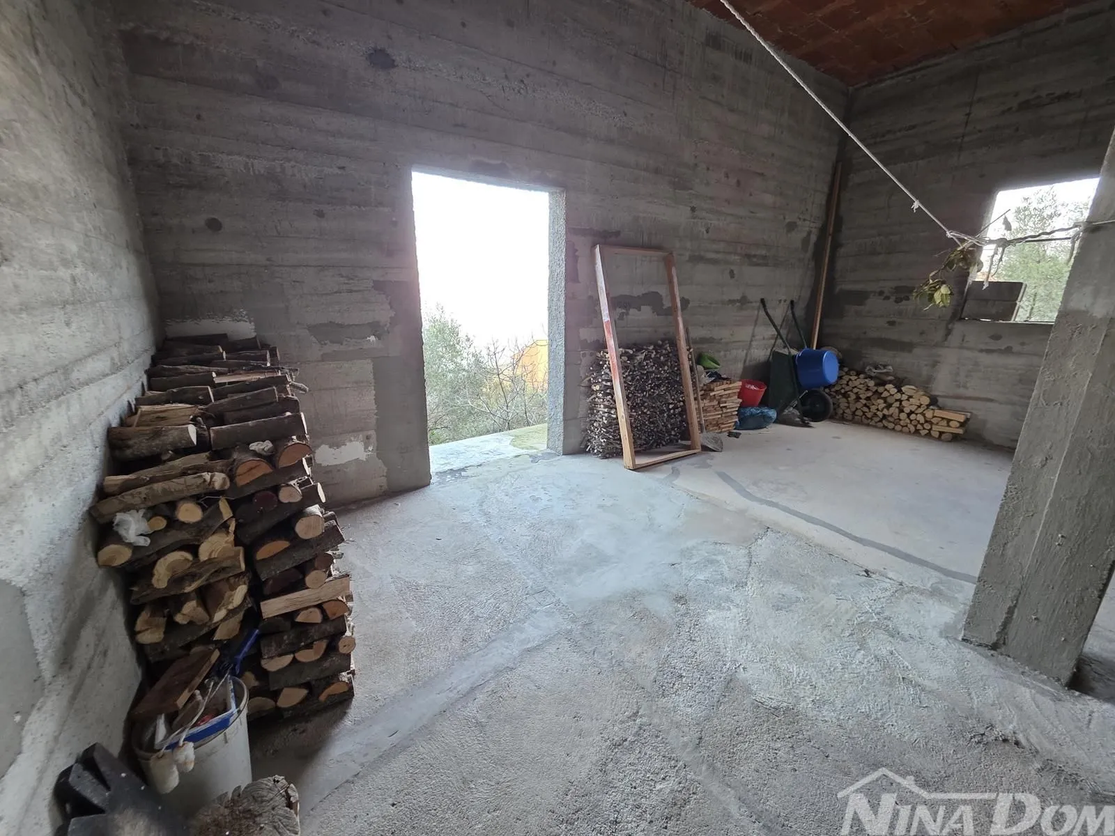 kali kuća sa tri odvojena stana i panoramskim pogledom - slika 13