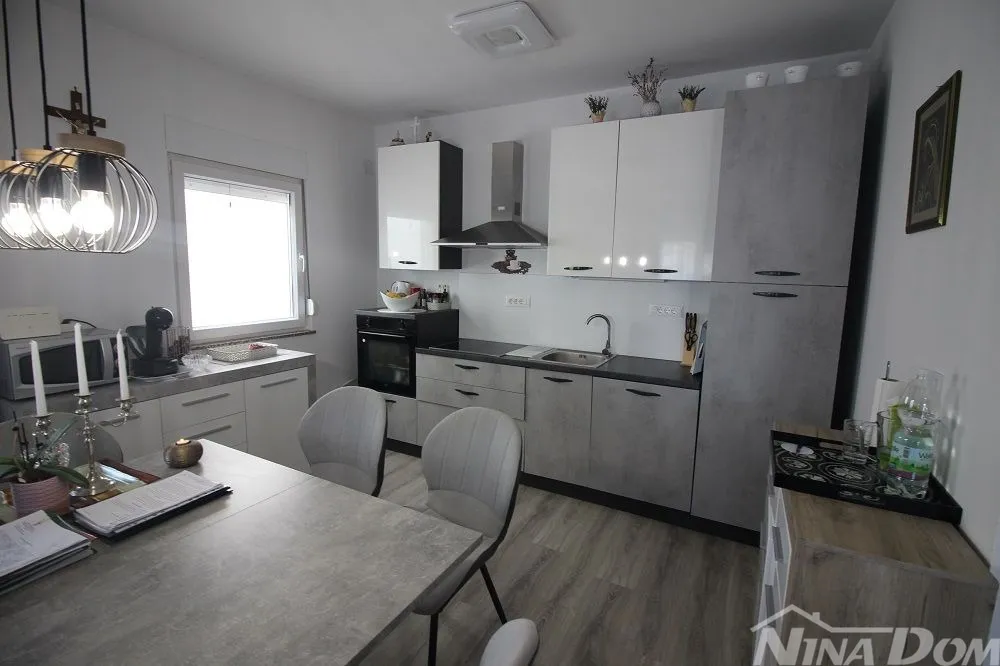 apartman u prizemlju s pomoćnim objektom. - slika 10