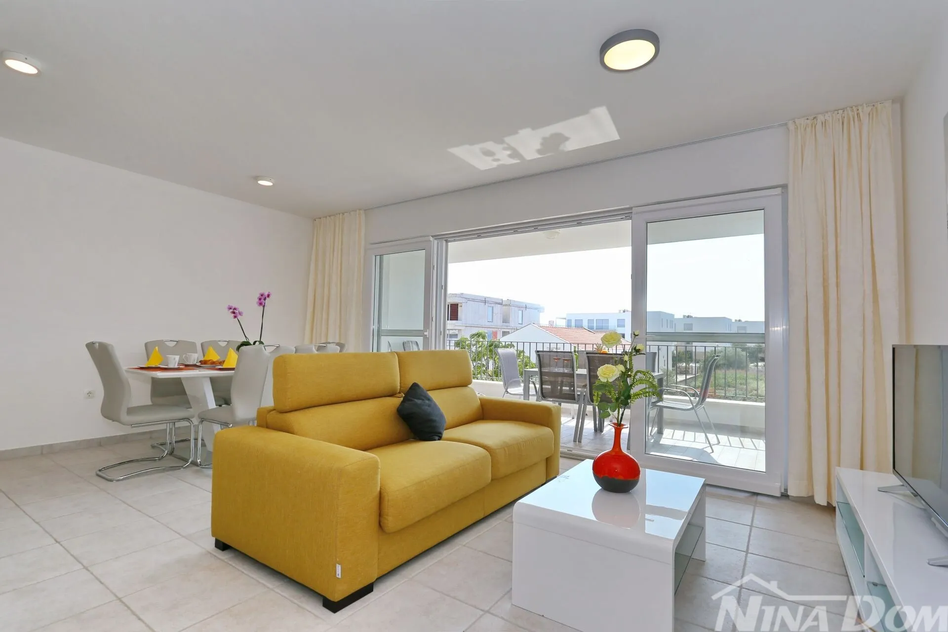 sukošan dvosoban komforan namješten apartman - slika 9
