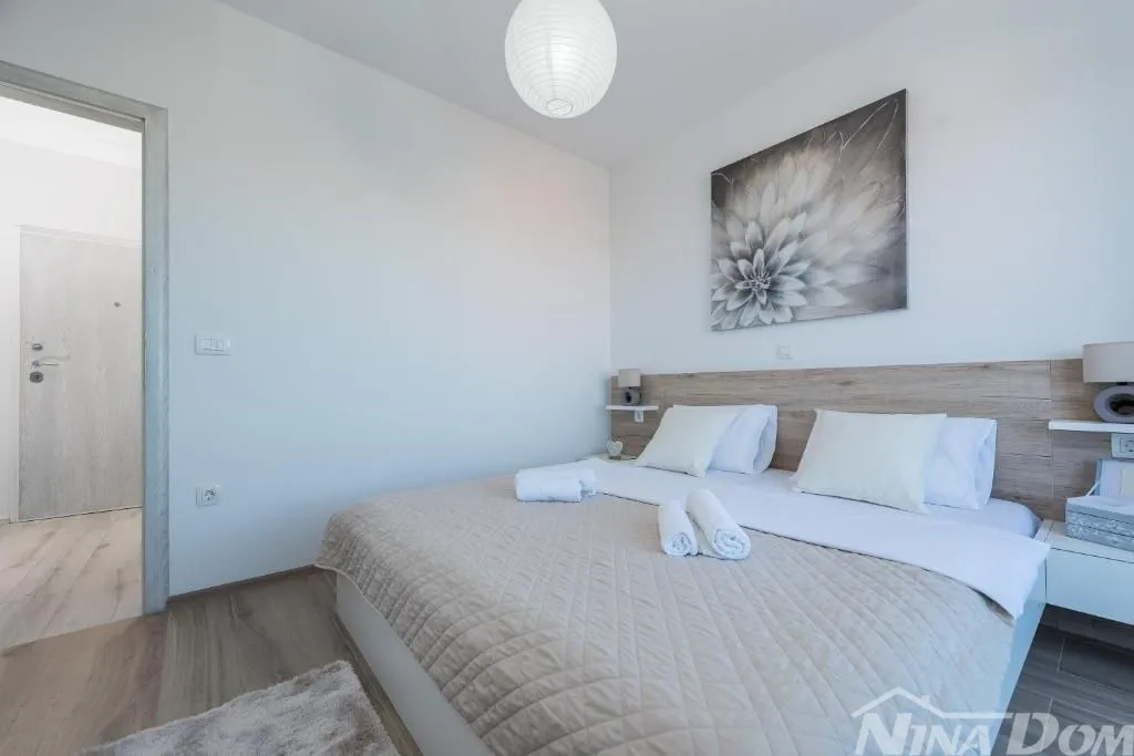 villa u centru vira luksuzno opremljena s bazenom i krovnom, terasom - slika 16