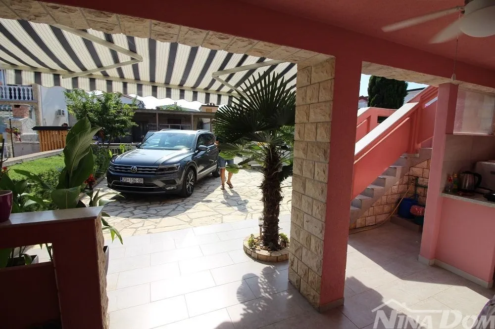 samostojeća kuća južna strana s dva apartmana - slika 37