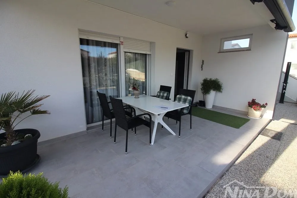 apartman u prizemlju s pomoćnim objektom. - slika 3