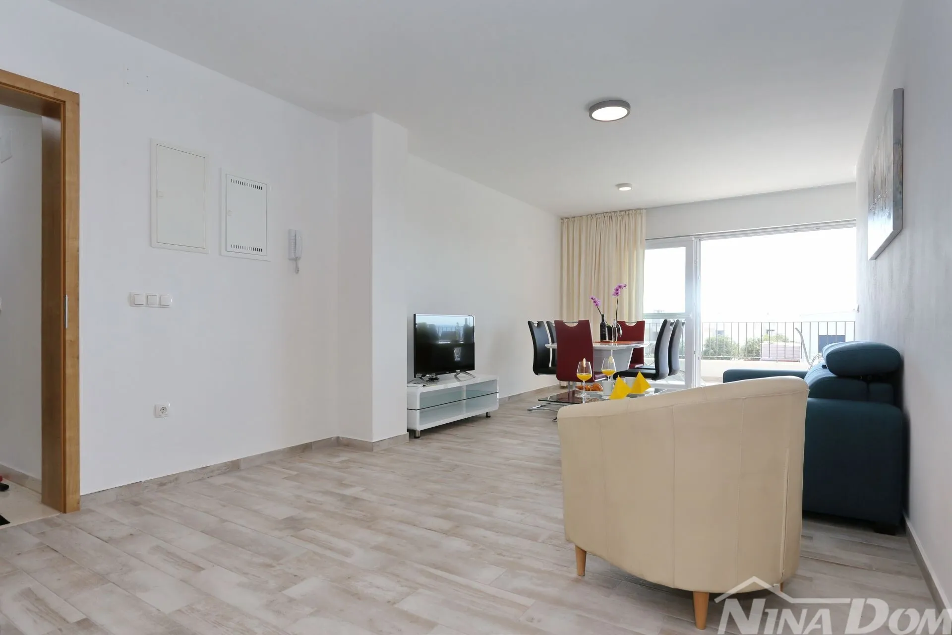 sukošan dvosoban komforan namješten apartman - slika 14