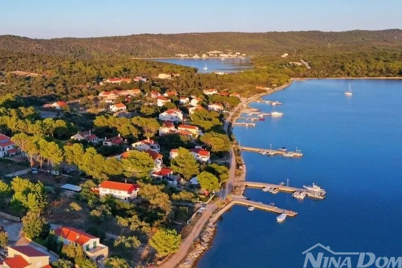 Dugi otok Verunić prvi red zemljište - Verunić, Sali