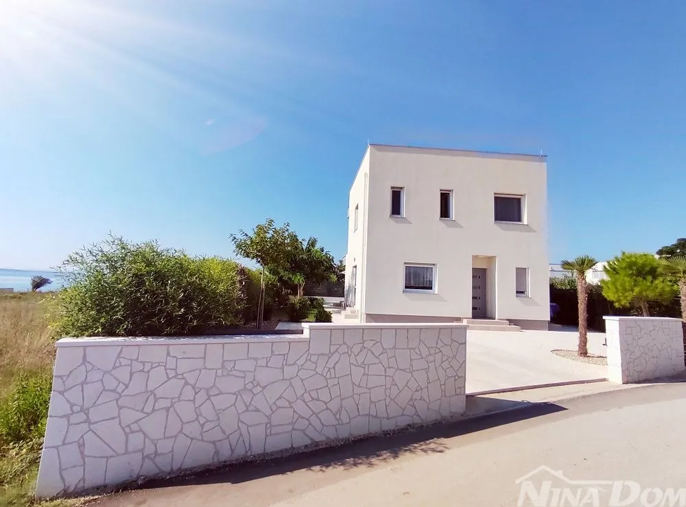 vila sa bazenom 130 metara do mora i plaže - slika 4