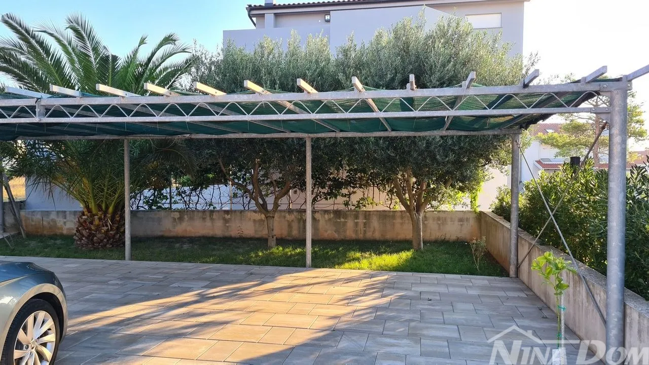 južna strana otoka vira 300 metara od plaže jadro - slika 14